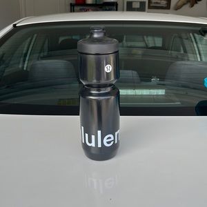Lululemon water bottle